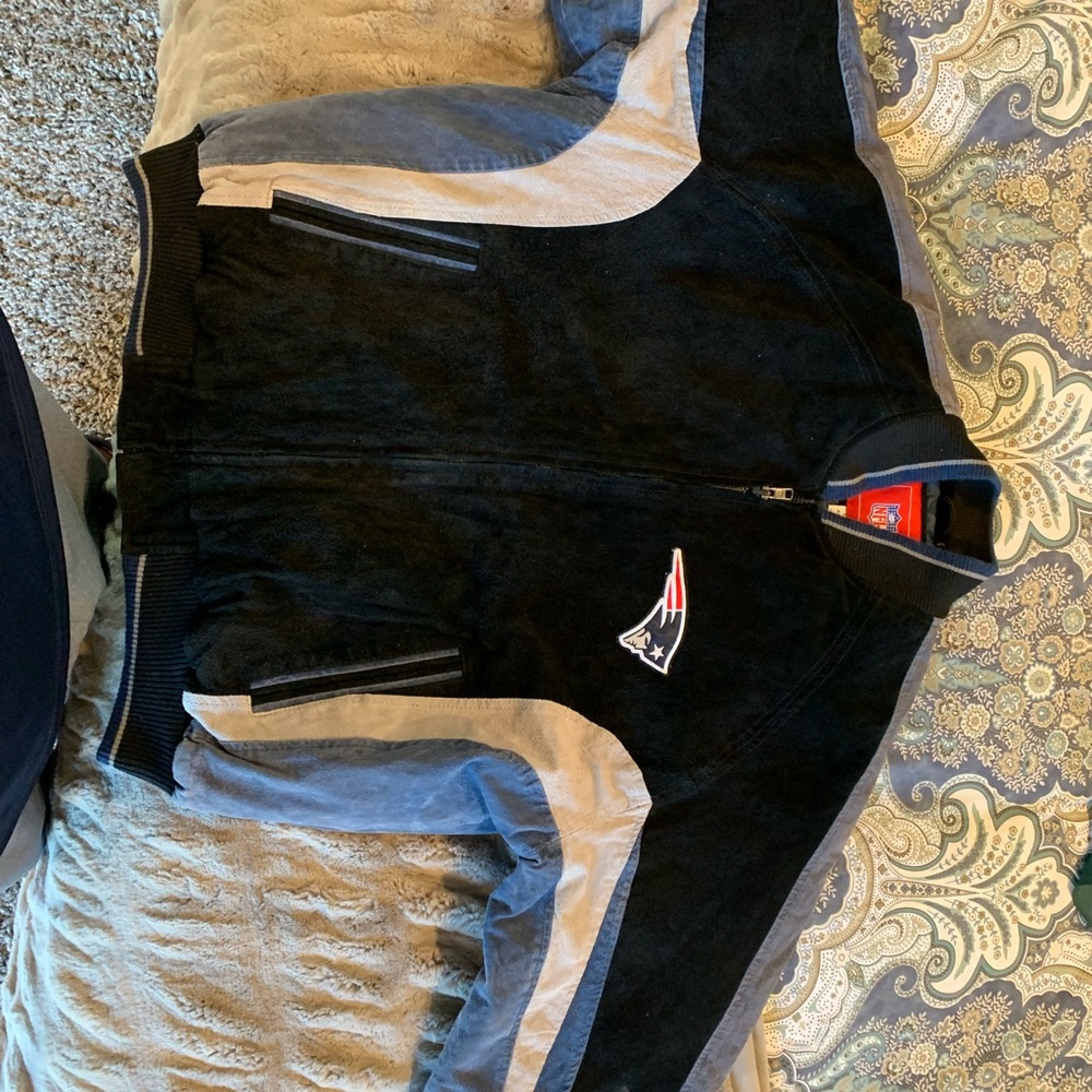 Vintage New England Patriots 100% leather  (suede) coat- near new condition. - Picture 3 of 4